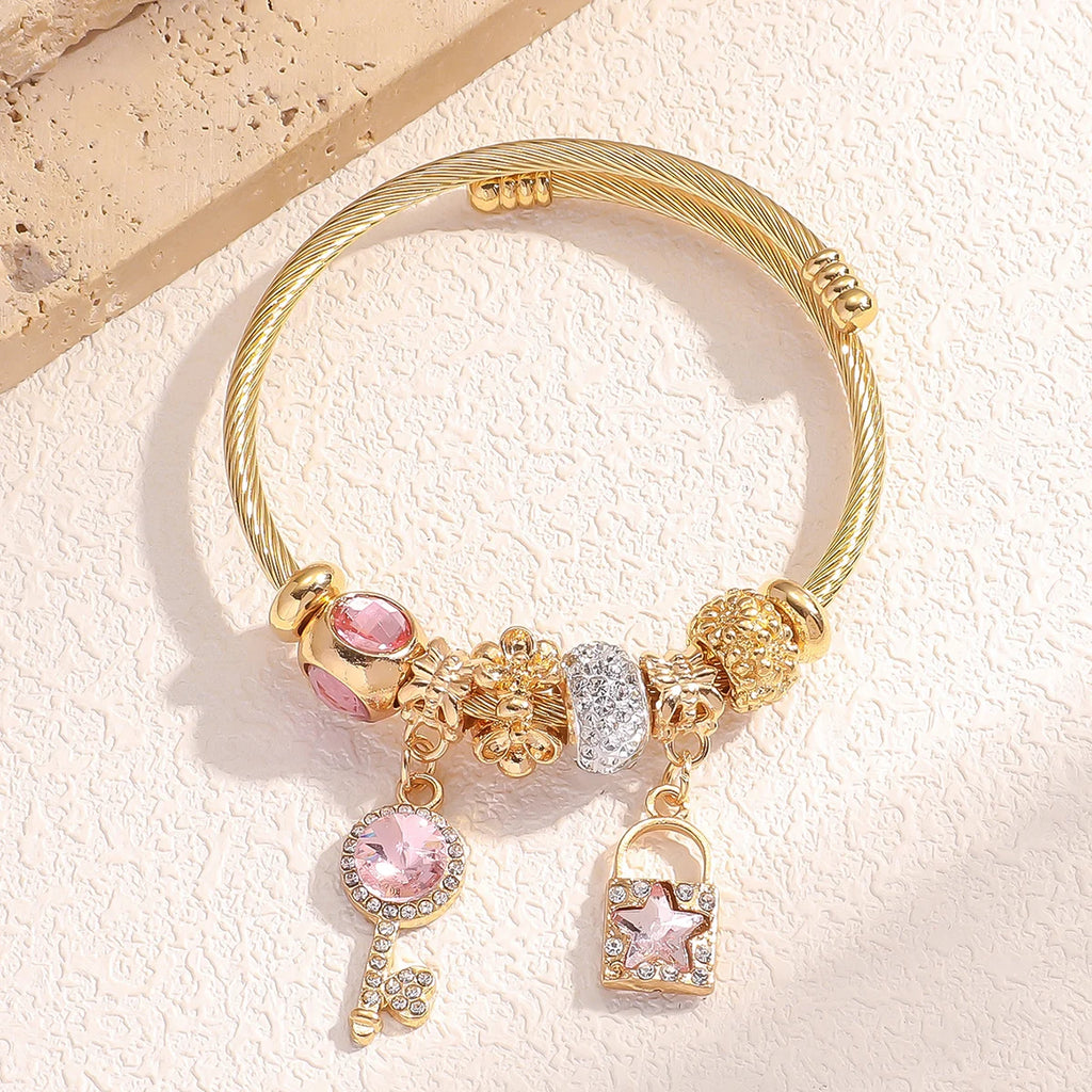 Stylish Lock & Bloom Bracelet:Trendy Beaded Key Charm Design