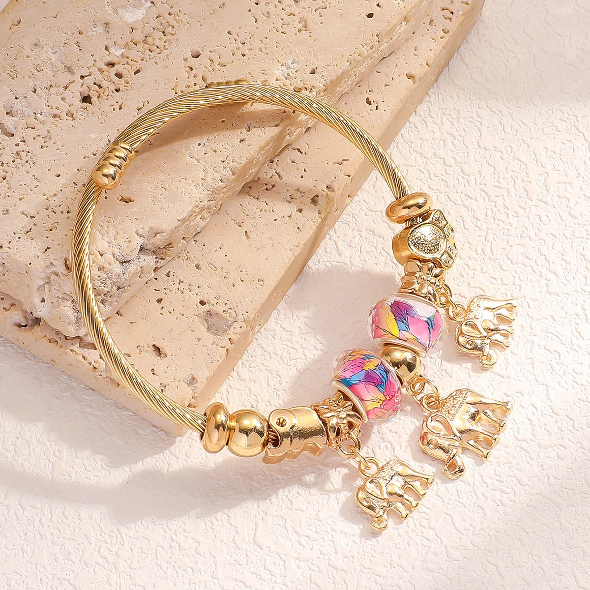 Stylish Lock & Bloom Bracelet:Trendy Beaded Key Charm Design