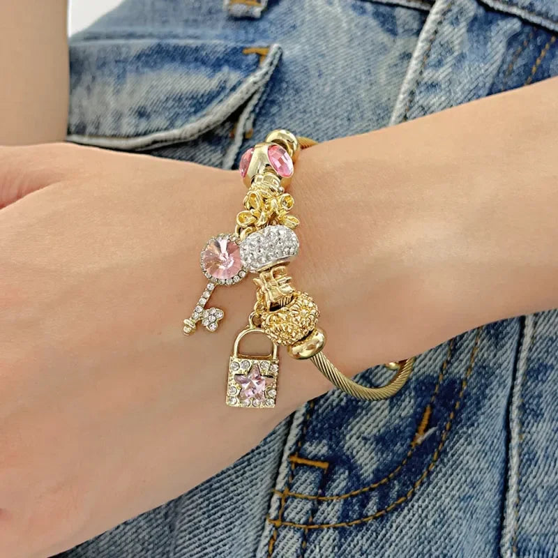 Stylish Lock & Bloom Bracelet:Trendy Beaded Key Charm Design