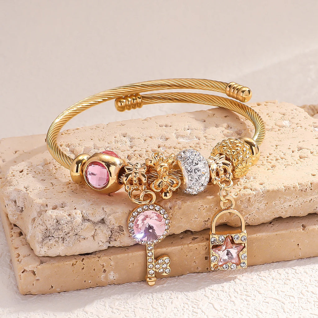 Stylish Lock & Bloom Bracelet:Trendy Beaded Key Charm Design